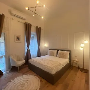  Apartment Regina In Bocconi Italy